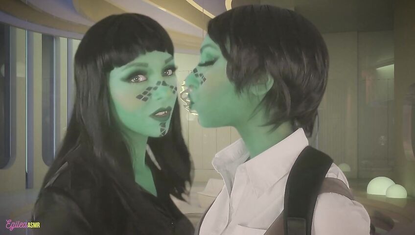 Egilea ASMR - Seductive aliens kiss you and each other