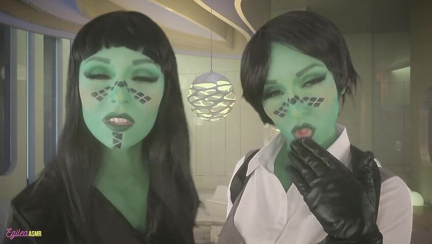 Egilea ASMR - Seductive aliens kiss you and each other