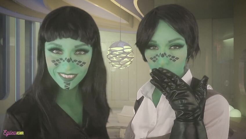 Egilea ASMR - Seductive aliens kiss you and each other