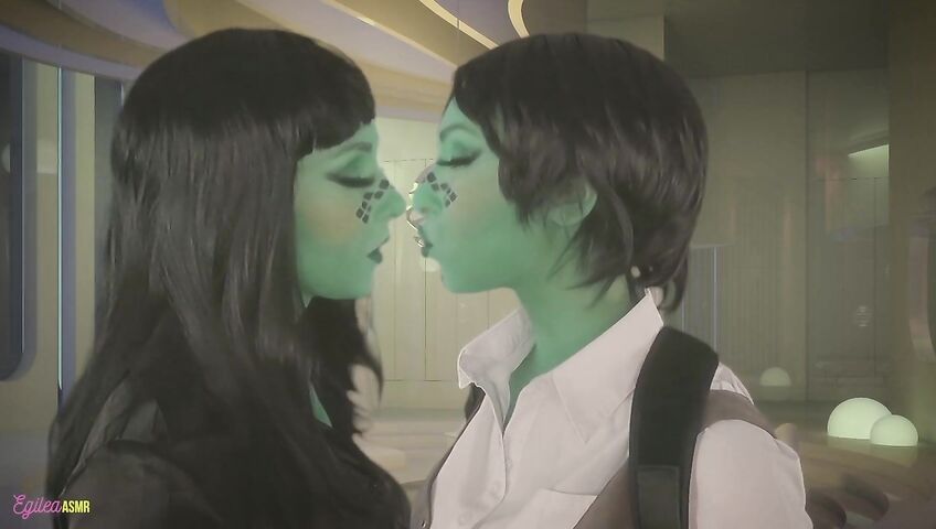 Egilea ASMR - Seductive aliens kiss you and each other