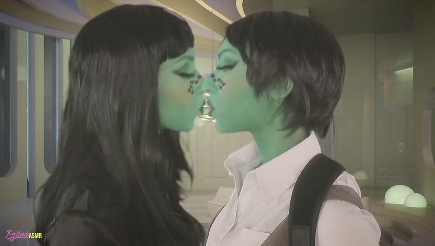 Egilea ASMR - Seductive aliens kiss you and each other