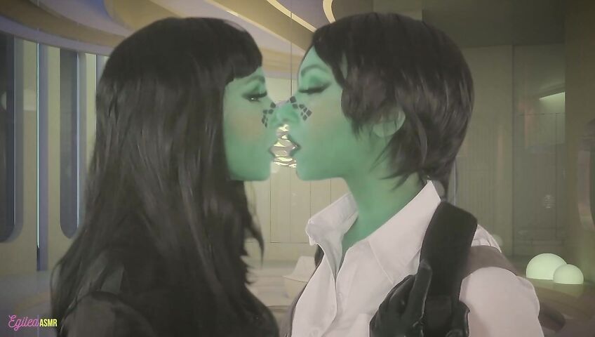 Egilea ASMR - Seductive aliens kiss you and each other