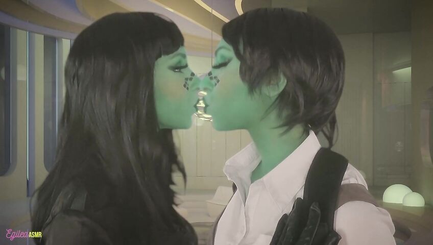 Egilea ASMR - Seductive aliens kiss you and each other