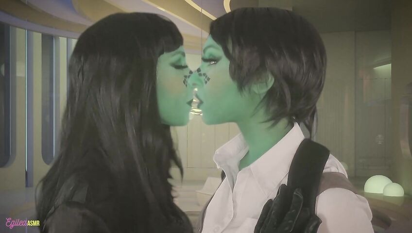 Egilea ASMR - Seductive aliens kiss you and each other