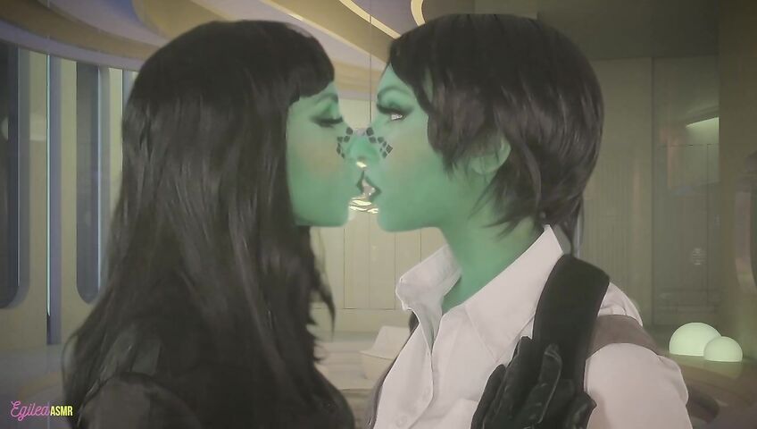 Egilea ASMR - Seductive aliens kiss you and each other