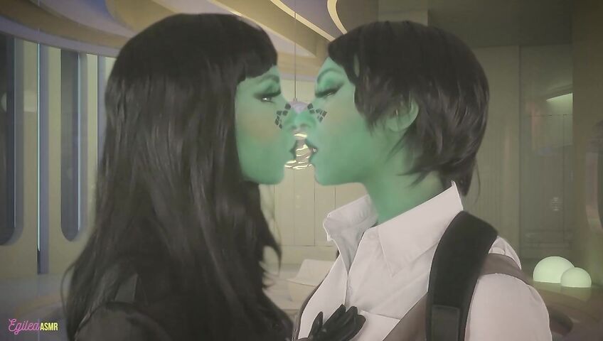 Egilea ASMR - Seductive aliens kiss you and each other