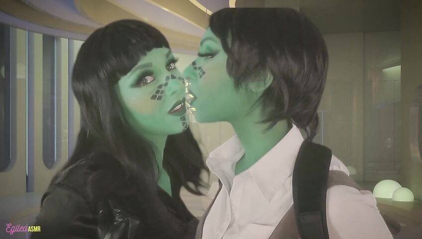 Egilea ASMR - Seductive aliens kiss you and each other