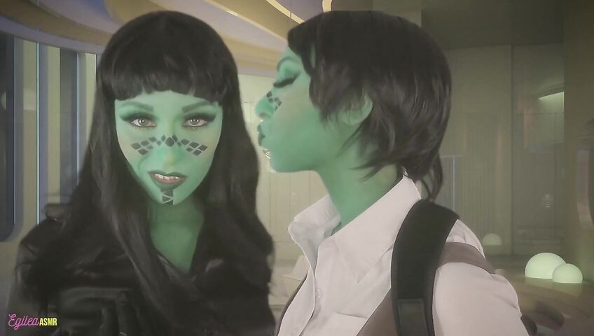 Egilea ASMR - Seductive aliens kiss you and each other