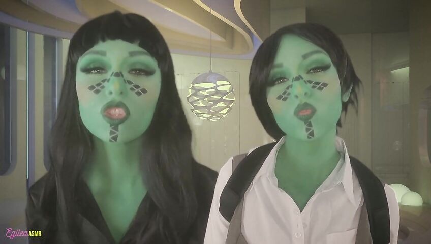 Egilea ASMR - Seductive aliens kiss you and each other