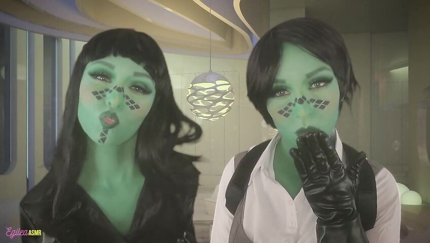 Egilea ASMR - Seductive aliens kiss you and each other