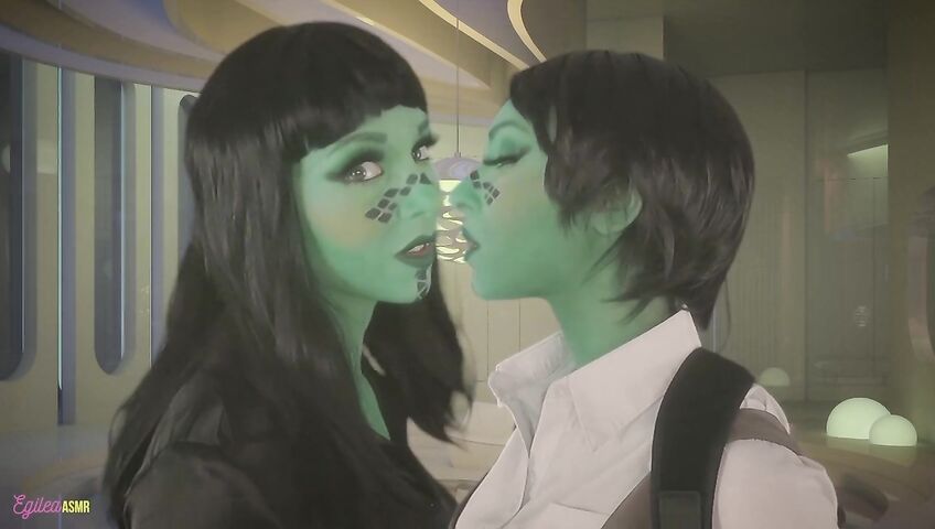 Egilea ASMR - Seductive aliens kiss you and each other