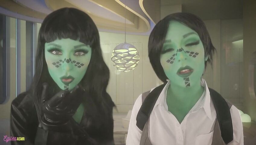 Egilea ASMR - Seductive aliens kiss you and each other