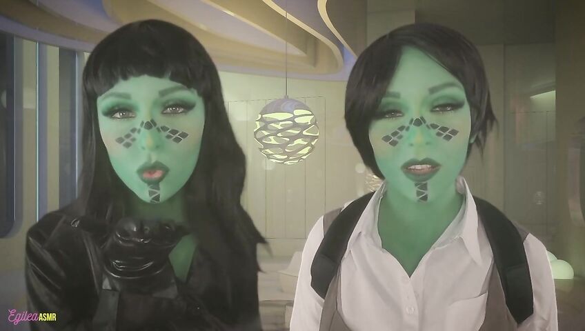 Egilea ASMR - Seductive aliens kiss you and each other