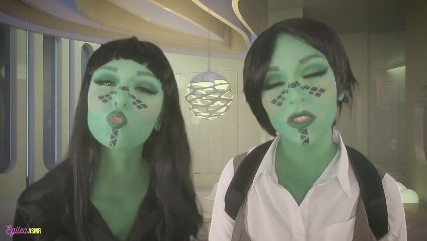 Egilea ASMR - Seductive aliens kiss you and each other