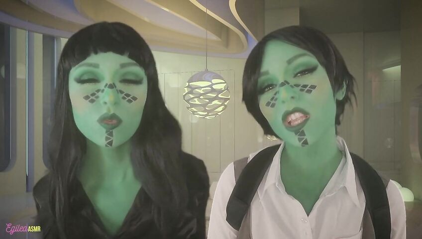 Egilea ASMR - Seductive aliens kiss you and each other