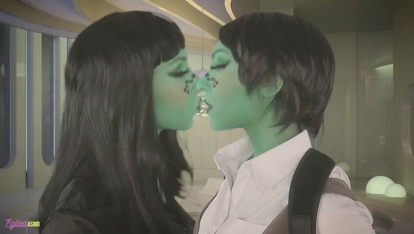 Egilea ASMR - Seductive aliens kiss you and each other