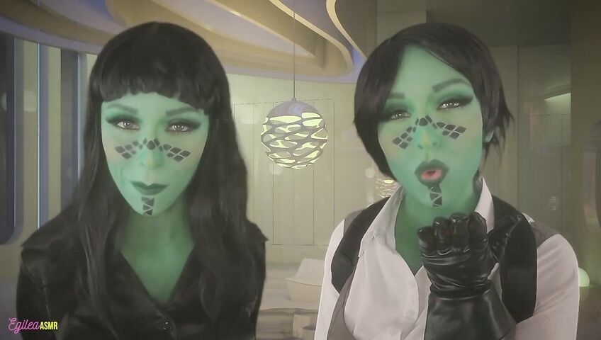 Egilea ASMR - Seductive aliens kiss you and each other