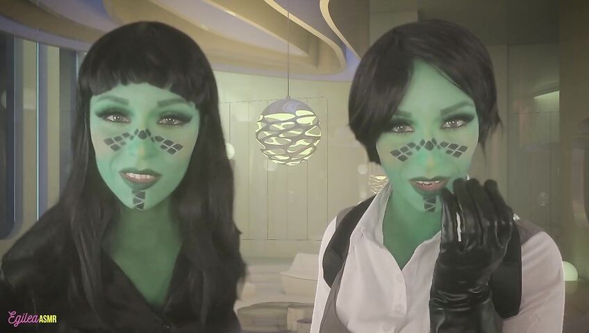Egilea ASMR - Seductive aliens kiss you and each other