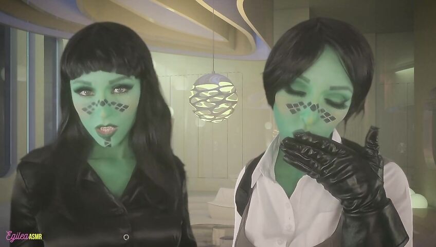 Egilea ASMR - Seductive aliens kiss you and each other