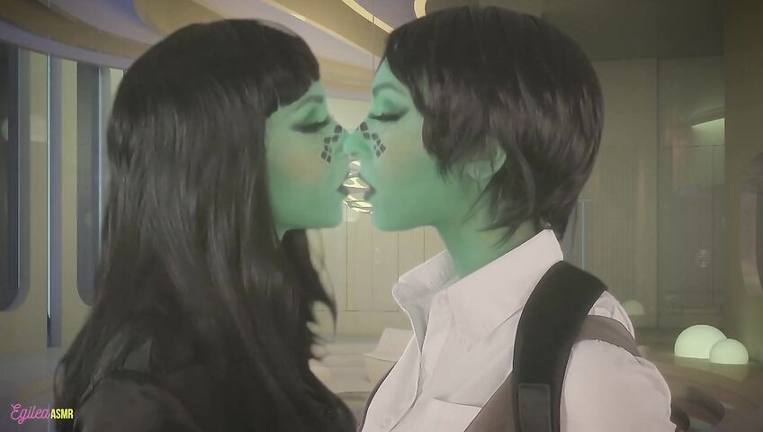 Egilea ASMR - Seductive aliens kiss you and each other