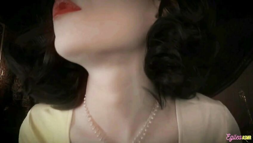 Egilea ASMR - Lady Dimitrescu can't stop kissing you