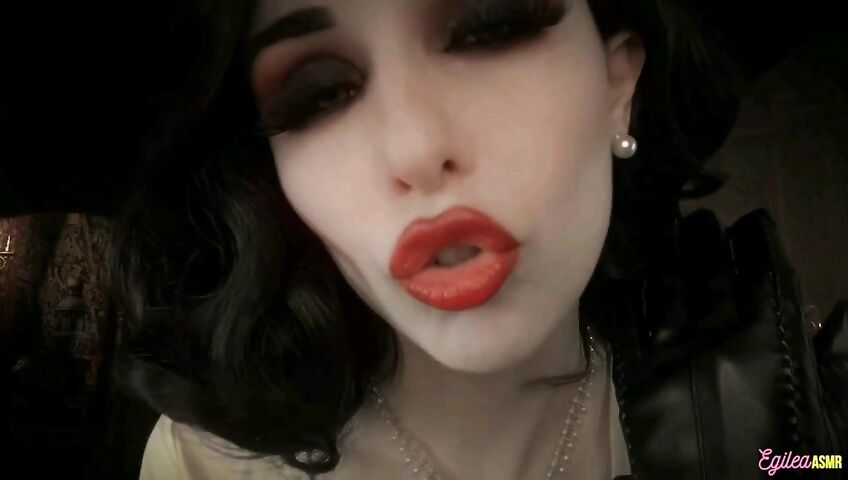 Egilea ASMR - Lady Dimitrescu can't stop kissing you