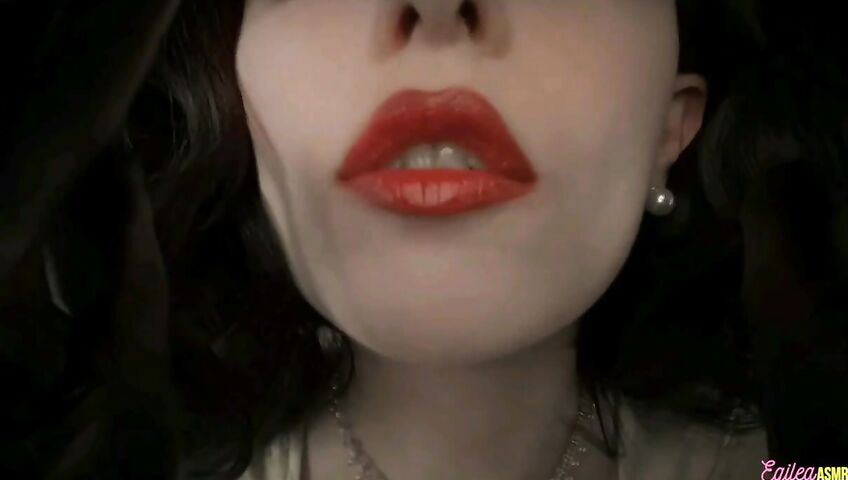 Egilea ASMR - Lady Dimitrescu can't stop kissing you