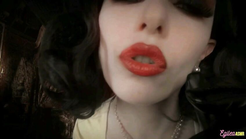 Egilea ASMR - Lady Dimitrescu can't stop kissing you