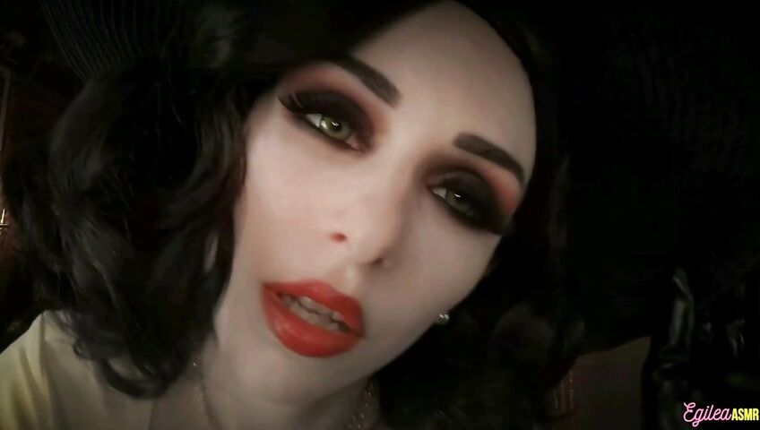 Egilea ASMR - Lady Dimitrescu can't stop kissing you