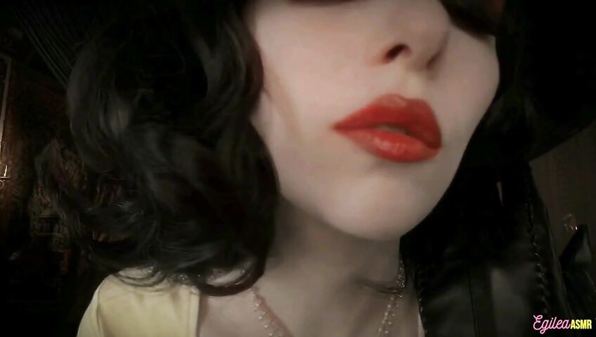 Egilea ASMR - Lady Dimitrescu can't stop kissing you