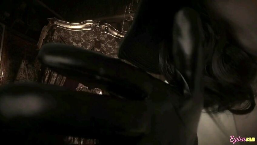 Egilea ASMR - Lady Dimitrescu can't stop kissing you