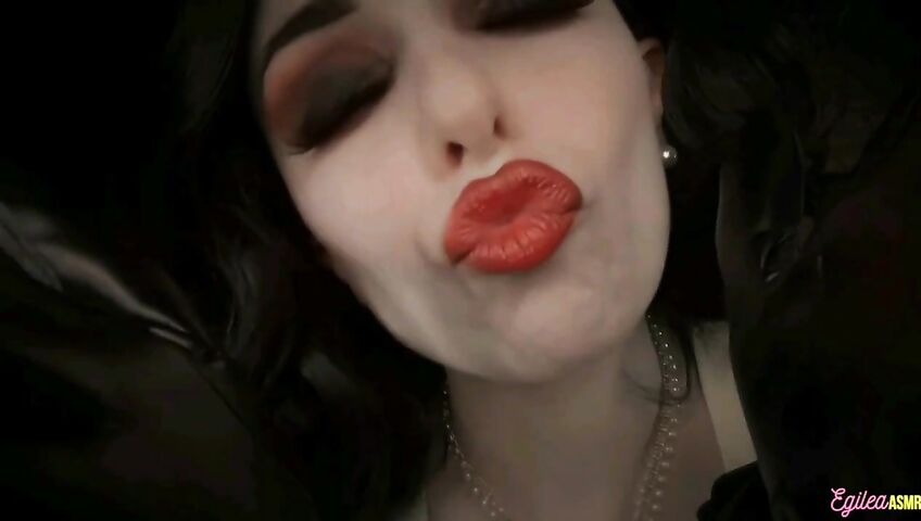 Egilea ASMR - Lady Dimitrescu can't stop kissing you