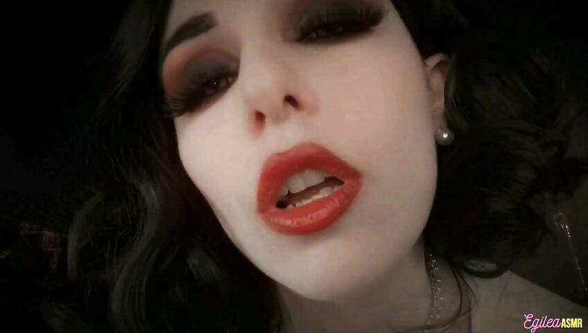 Egilea ASMR - Lady Dimitrescu can't stop kissing you