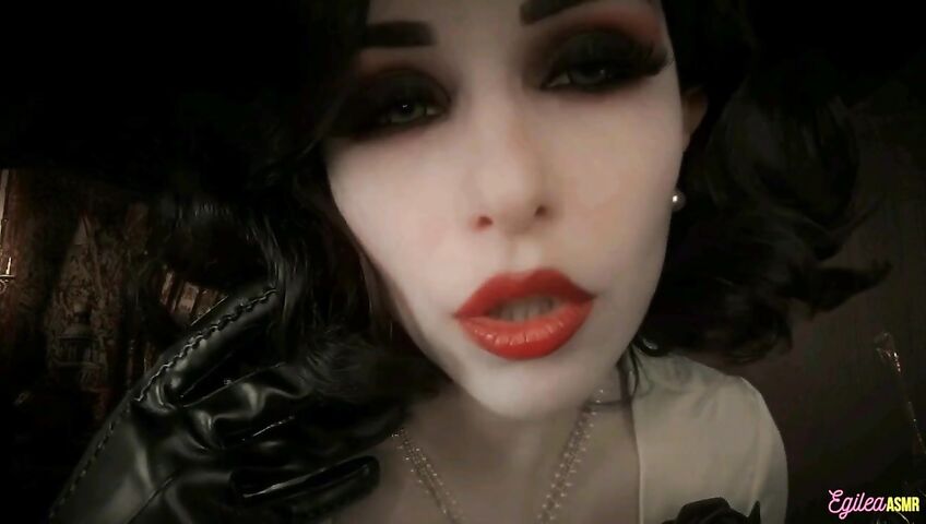Egilea ASMR - Lady Dimitrescu can't stop kissing you