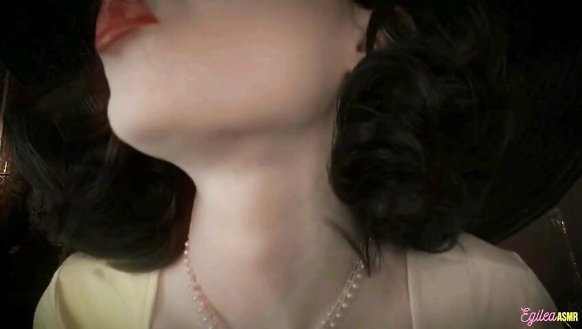 Egilea ASMR - Lady Dimitrescu can't stop kissing you
