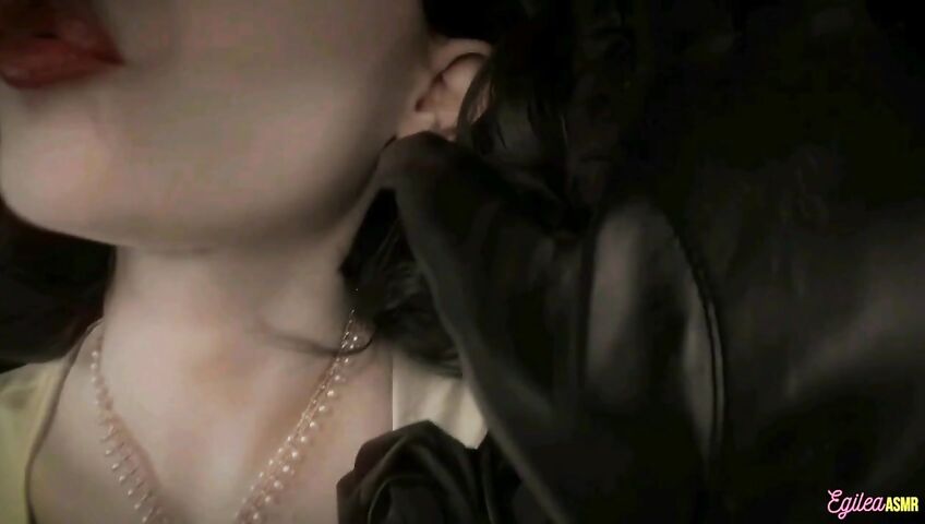 Egilea ASMR - Lady Dimitrescu can't stop kissing you