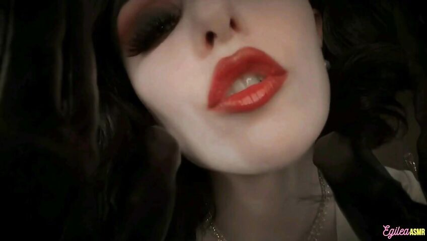 Egilea ASMR - Lady Dimitrescu can't stop kissing you