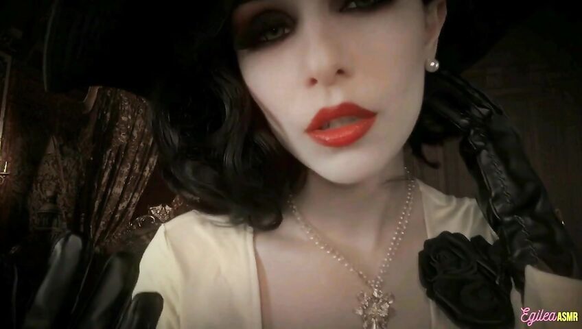 Egilea ASMR - Lady Dimitrescu can't stop kissing you