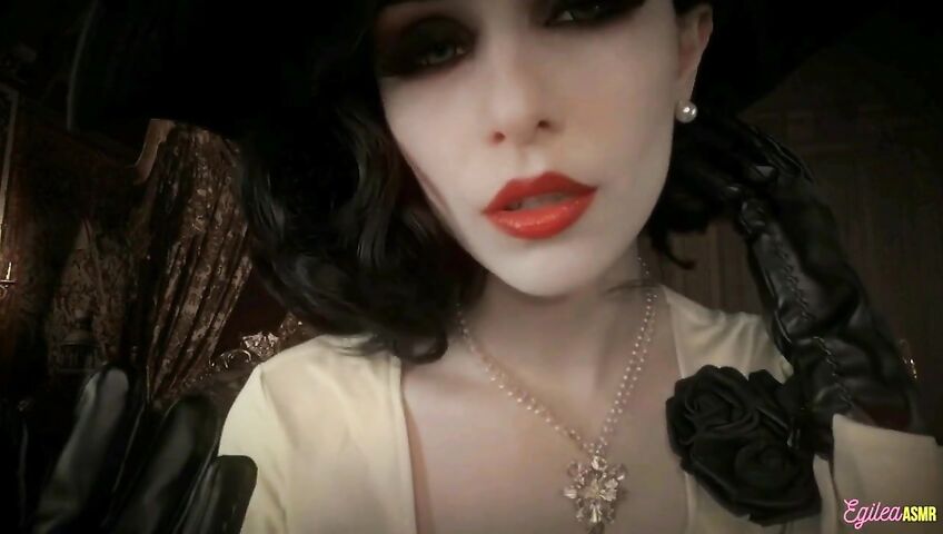 Egilea ASMR - Lady Dimitrescu can't stop kissing you