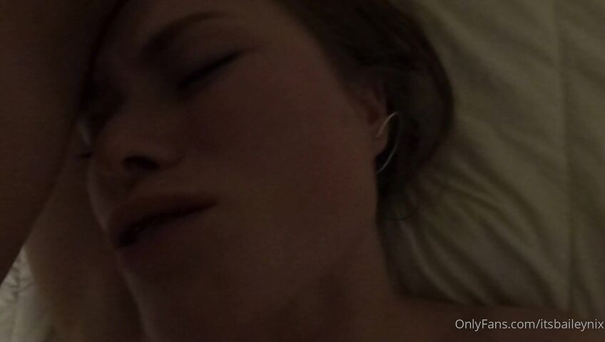 ItsBaileyNix Gets Fucked Raw In Missionary - Sex, Handjob, Navel Piercing, Shaved Pussy, Missionary, POV