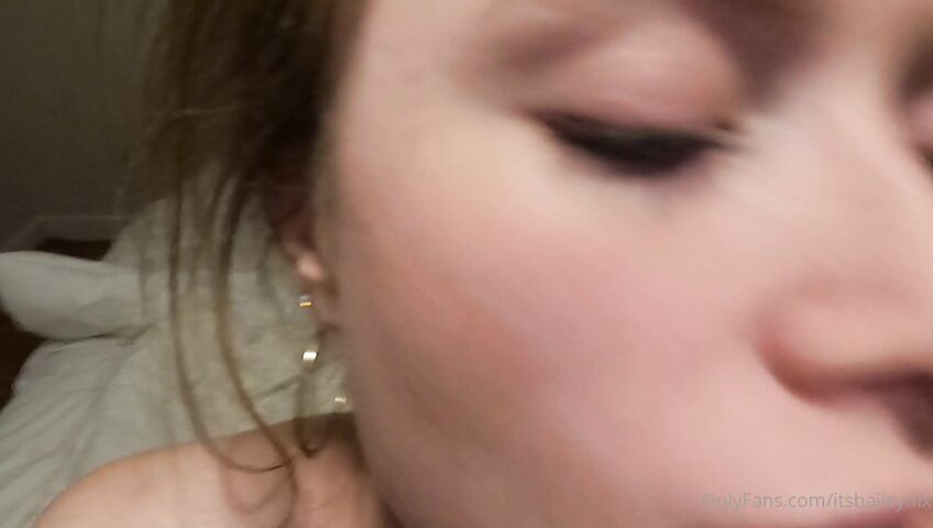 ItsBaileyNix Gets Fucked Raw In Missionary - Sex, Handjob, Navel Piercing, Shaved Pussy, Missionary, POV