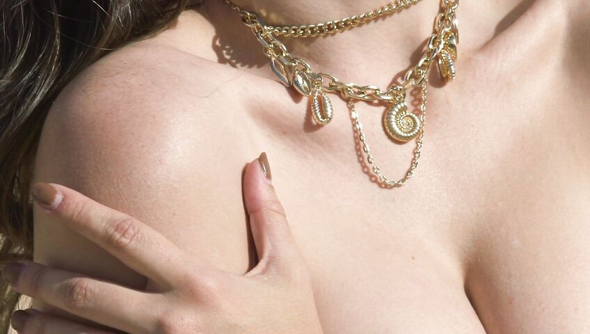 Lauren Summer Gets Naked On A Rock Mountain - 4K, Outdoor, Seduction, Brunette, American, Slow Motion, No Tattoos, Big Ass, Big Boobs, Natural Body, Model, Jumping, Ass Bouncing, 0% Pussy