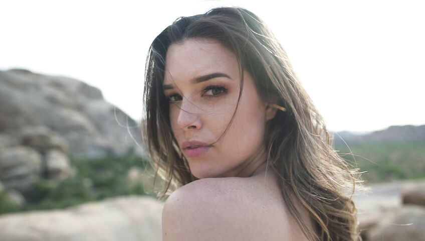 Lauren Summer Gets Naked On A Rock Mountain - 4K, Outdoor, Seduction, Brunette, American, Slow Motion, No Tattoos, Big Ass, Big Boobs, Natural Body, Model, Jumping, Ass Bouncing, 0% Pussy