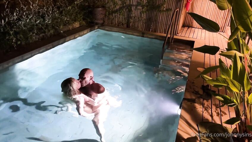 Sienna Day Gets Fucked In The Pool By Johnny Sins - Blowjob, Sex, Outdoor, European, British, Blonde, Blonde Blowjob, Hot Blonde, Blonde MILF, MILF, MILF Blowjob, MILF Ass, Busty MILF, Swimming Pool, Wet, Bald Man, OnlyFans, OnlyFans Model,