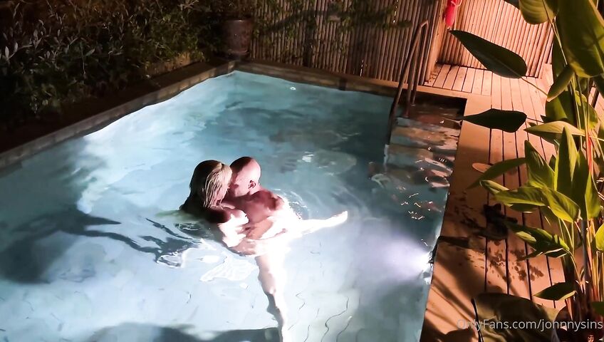 Sienna Day Gets Fucked In The Pool By Johnny Sins - Blowjob, Sex, Outdoor, European, British, Blonde, Blonde Blowjob, Hot Blonde, Blonde MILF, MILF, MILF Blowjob, MILF Ass, Busty MILF, Swimming Pool, Wet, Bald Man, OnlyFans, OnlyFans Model,