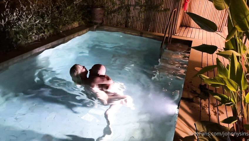 Sienna Day Gets Fucked In The Pool By Johnny Sins - Blowjob, Sex, Outdoor, European, British, Blonde, Blonde Blowjob, Hot Blonde, Blonde MILF, MILF, MILF Blowjob, MILF Ass, Busty MILF, Swimming Pool, Wet, Bald Man, OnlyFans, OnlyFans Model,