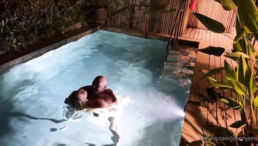 Sienna Day Gets Fucked In The Pool By Johnny Sins - Blowjob, Sex, Outdoor, European, British, Blonde, Blonde Blowjob, Hot Blonde, Blonde MILF, MILF, MILF Blowjob, MILF Ass, Busty MILF, Swimming Pool, Wet, Bald Man, OnlyFans, OnlyFans Model,