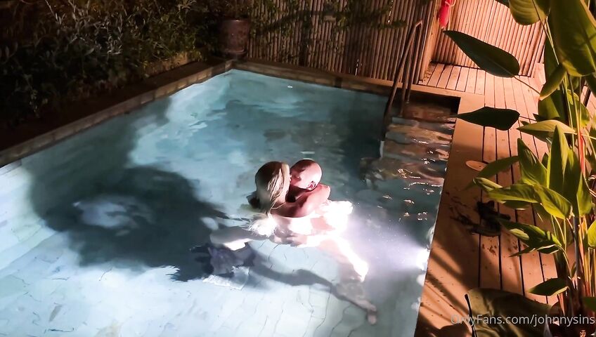 Sienna Day Gets Fucked In The Pool By Johnny Sins - Blowjob, Sex, Outdoor, European, British, Blonde, Blonde Blowjob, Hot Blonde, Blonde MILF, MILF, MILF Blowjob, MILF Ass, Busty MILF, Swimming Pool, Wet, Bald Man, OnlyFans, OnlyFans Model,