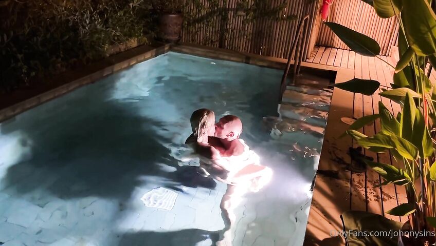 Sienna Day Gets Fucked In The Pool By Johnny Sins - Blowjob, Sex, Outdoor, European, British, Blonde, Blonde Blowjob, Hot Blonde, Blonde MILF, MILF, MILF Blowjob, MILF Ass, Busty MILF, Swimming Pool, Wet, Bald Man, OnlyFans, OnlyFans Model,