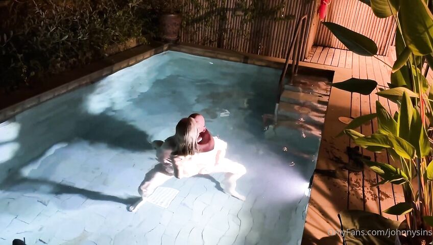 Sienna Day Gets Fucked In The Pool By Johnny Sins - Blowjob, Sex, Outdoor, European, British, Blonde, Blonde Blowjob, Hot Blonde, Blonde MILF, MILF, MILF Blowjob, MILF Ass, Busty MILF, Swimming Pool, Wet, Bald Man, OnlyFans, OnlyFans Model,